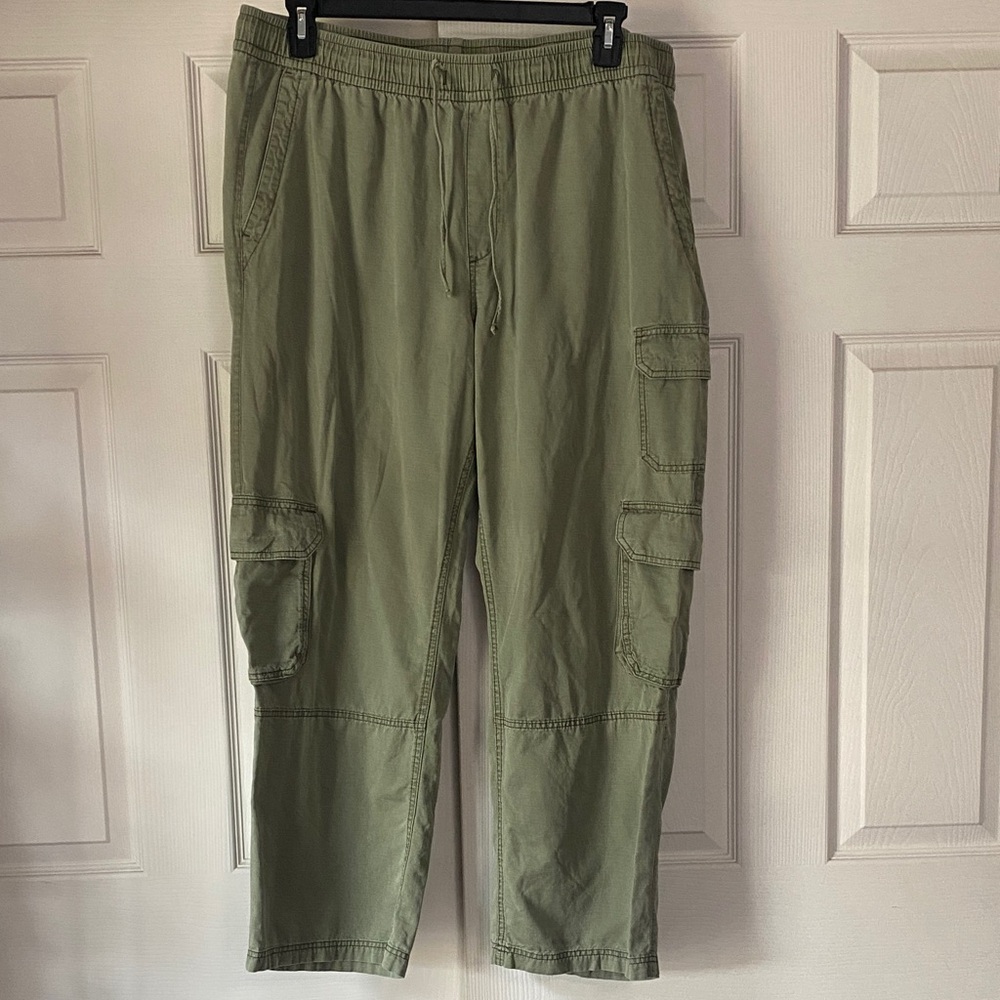 Old Navy woman’s Sage Cargo Pants